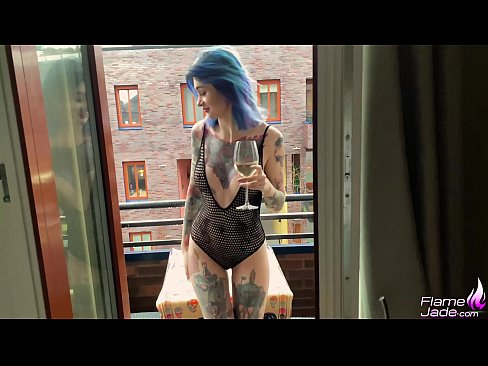 ❤️ Nwa agbọghọ mara mma na-aṅụ mmanya na-ekpo ọkụ na-ekpo ọkụ n'okpuru mbara igwe mepere emepe ❌ Anal video ❌️❤